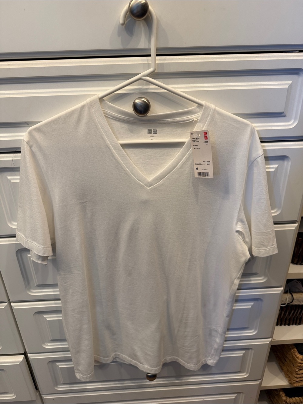 Uniqlo White V-Neck Short Sleeve Tee nwt